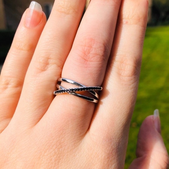 Natural Black Spinel & Sterling Silver Ring - Picture 2 of 4